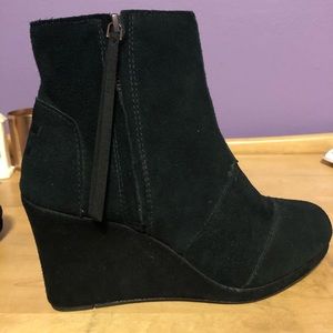 Toms black suede wedge booties